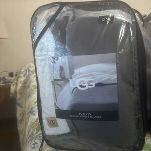 New with tag UGG, reversible blanket king size